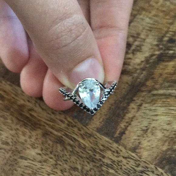 NWT Elegant 925 Silver Pear Cut Rings Size 6-10 - Picture 4 of 5